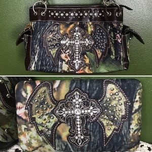 Camo purse and wallet